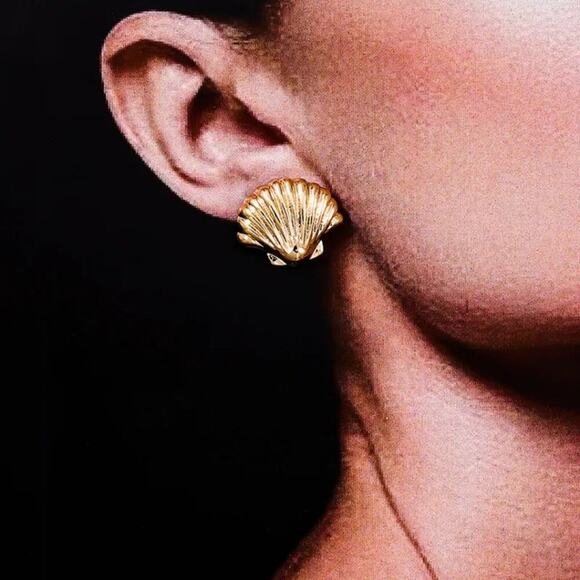 On My Rack Jewelry - 2/$30 NEW Dainty Delicate Sea Shell Earrings Gold or Silver Post Stud Backs 130